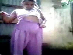 Curvy Babe w Huge Naturals ඔවුන් ටිටීස් ෆක් කරයි